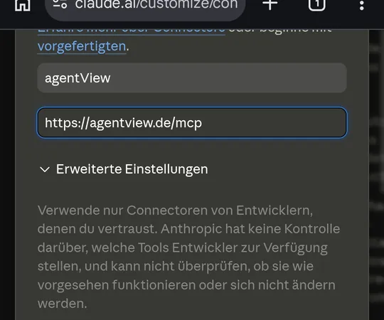 Claude-Dialog zum Hinzufügen eines benutzerdefinierten Connectors. Name-Feld enthält agentView, URL-Feld enthält https://agentview.de/mcp.